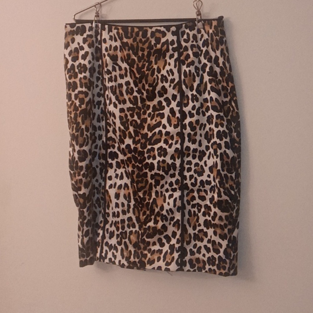 White House Black Market Cheetah A Line Skirt Size 2